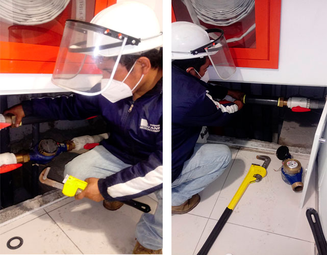 Técnico Desmontando Medirores - Corporación Vansa